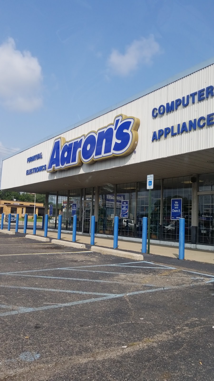 Aaron's - Photo 4