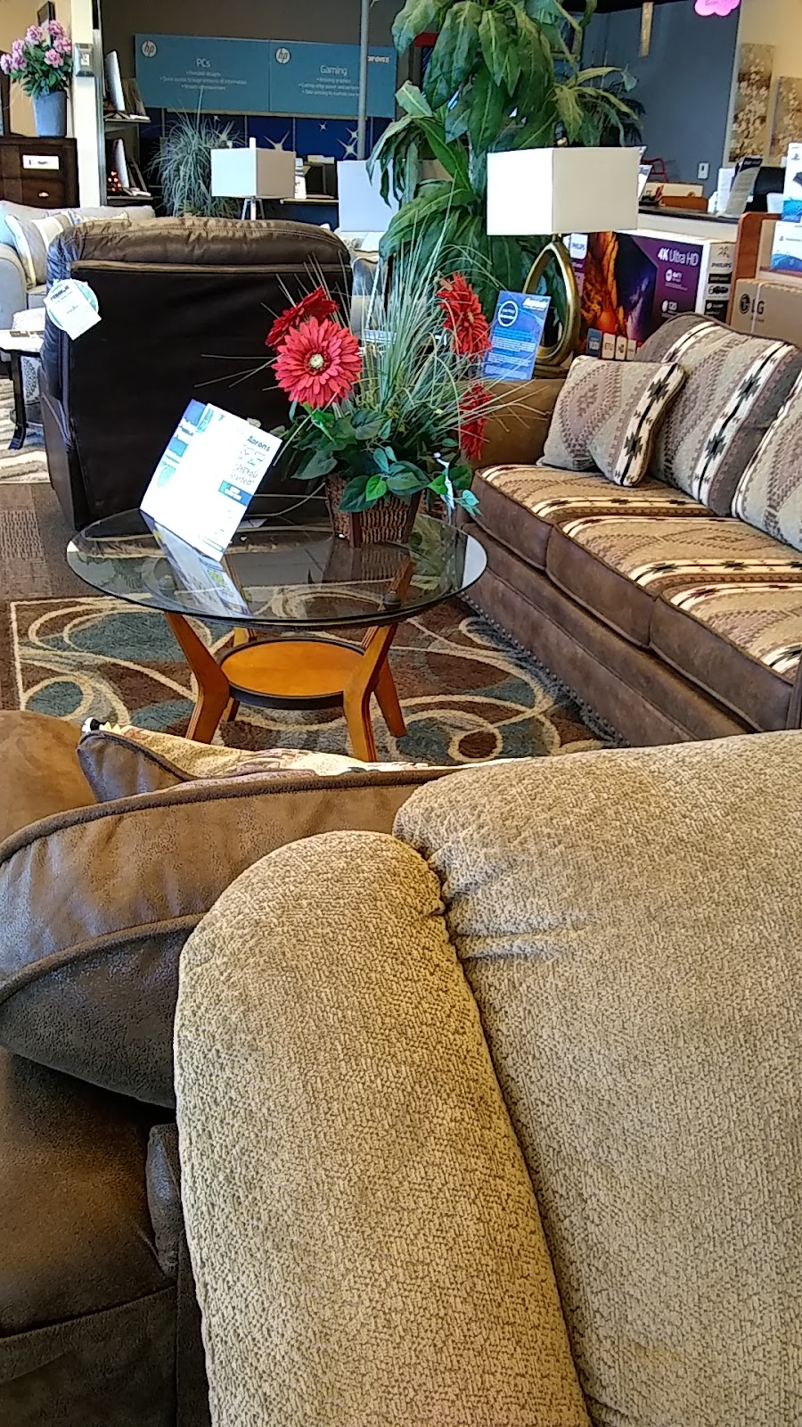 Aaron's - Photo 2