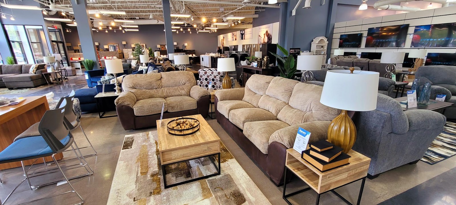Aaron's - Photo 5