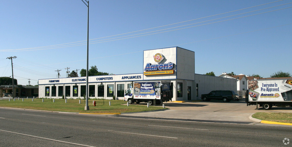 Aaron's - Photo 1