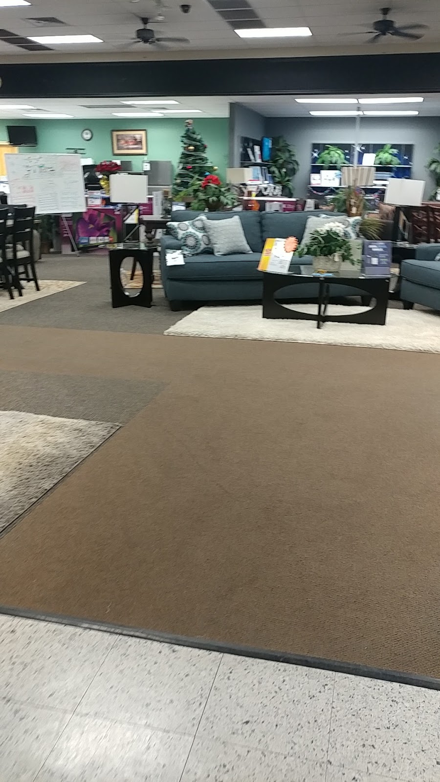Aaron's - Photo 4