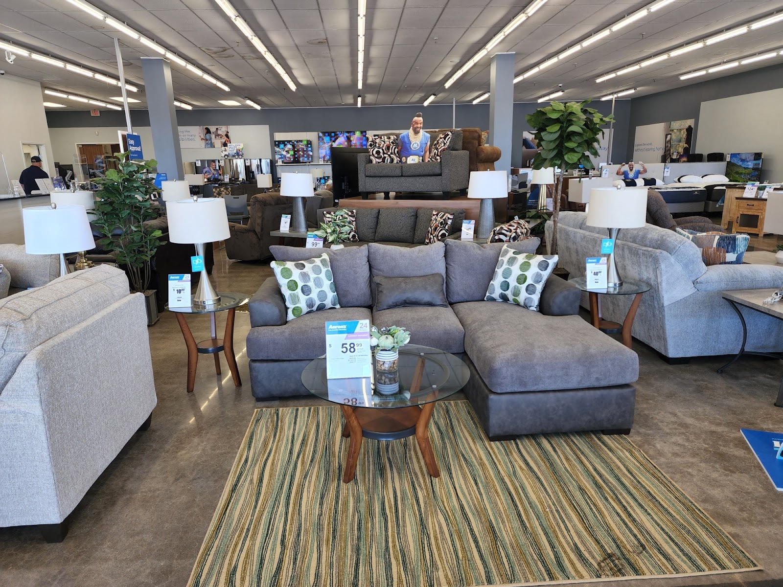 Aaron's - Photo 4