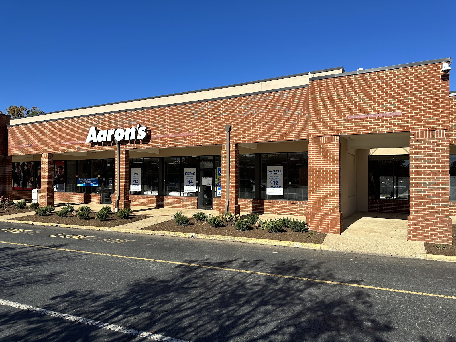 Aaron's - Photo 4