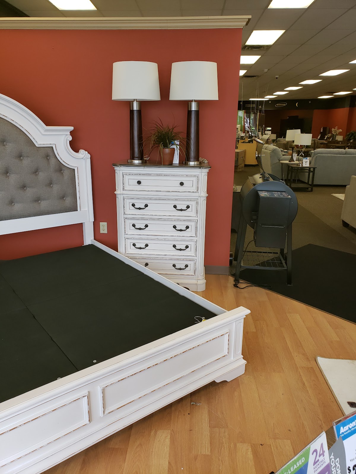 Aaron's - Photo 5