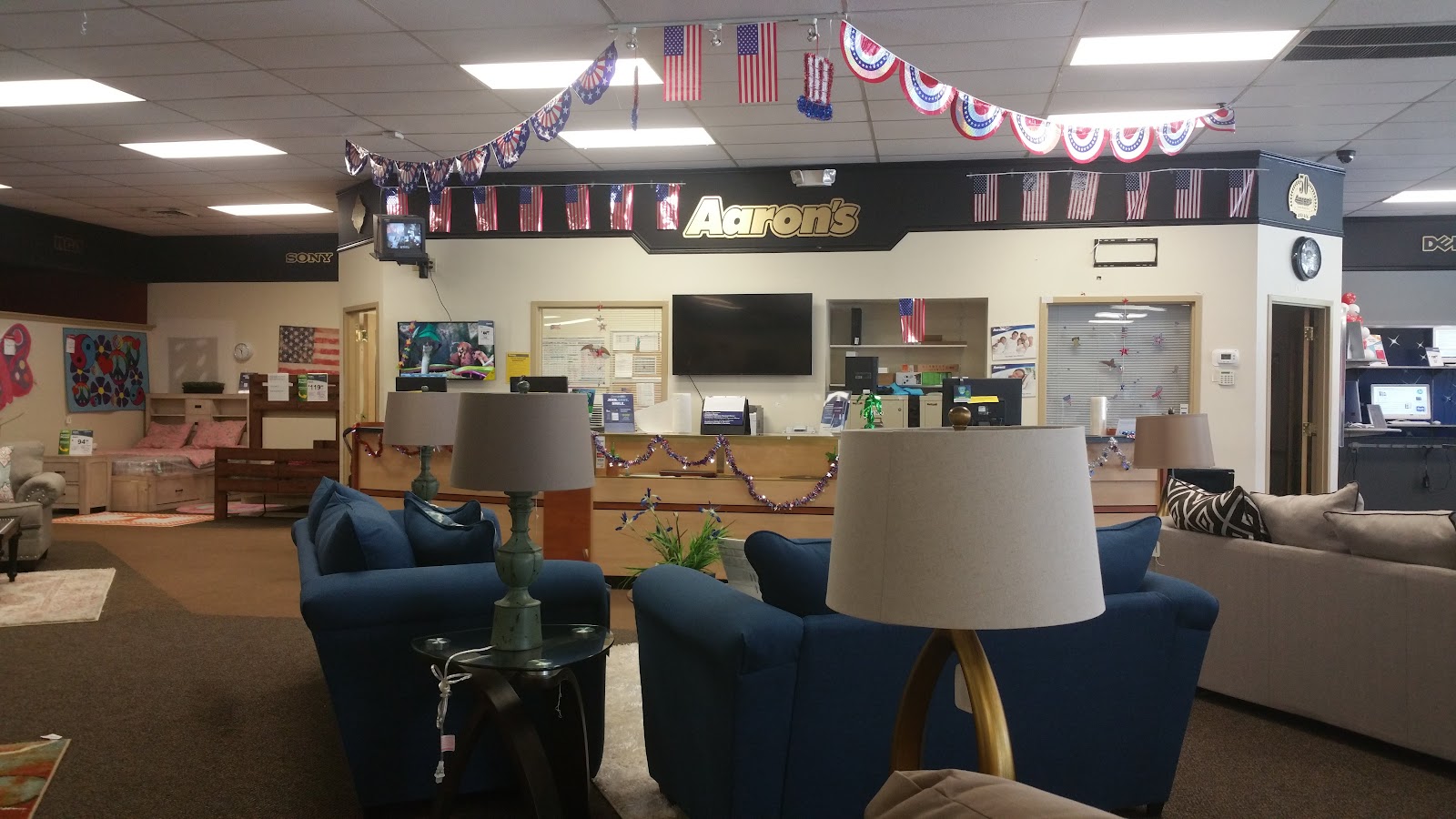 Aaron's - Photo 3