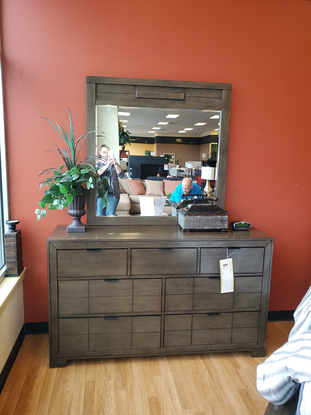 Aaron's - Photo 4