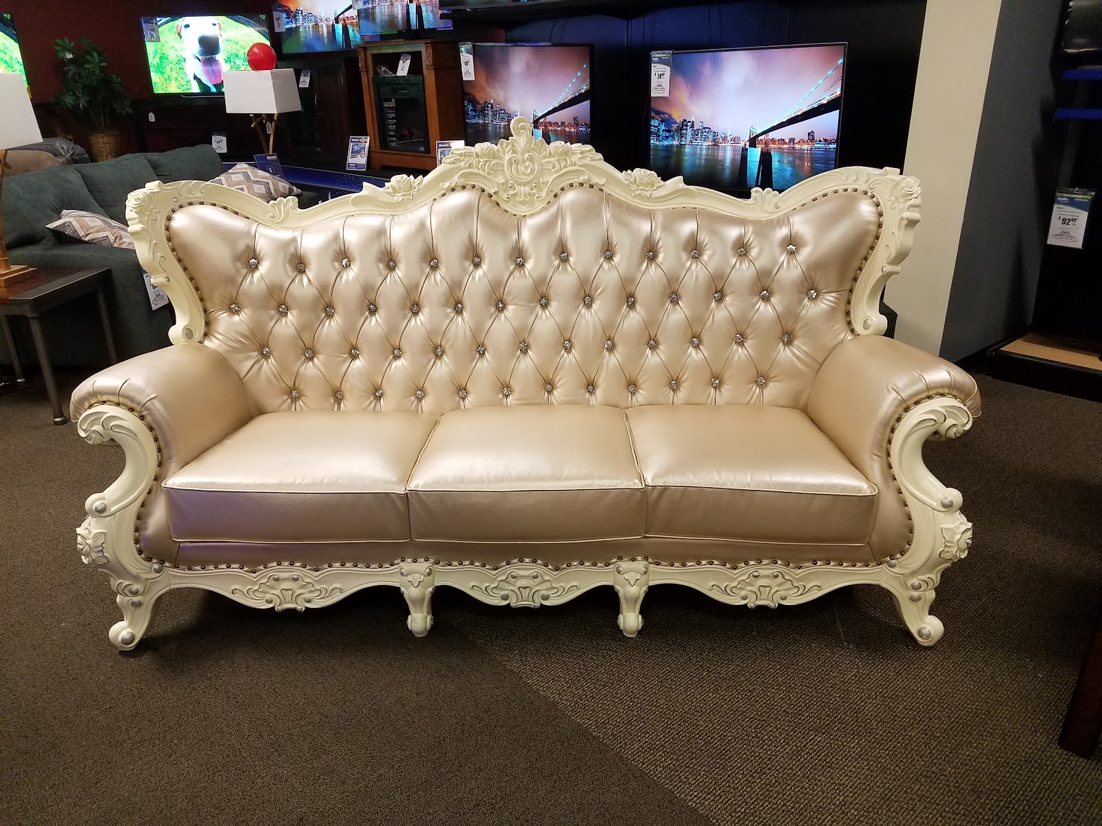 Aaron's - Photo 3