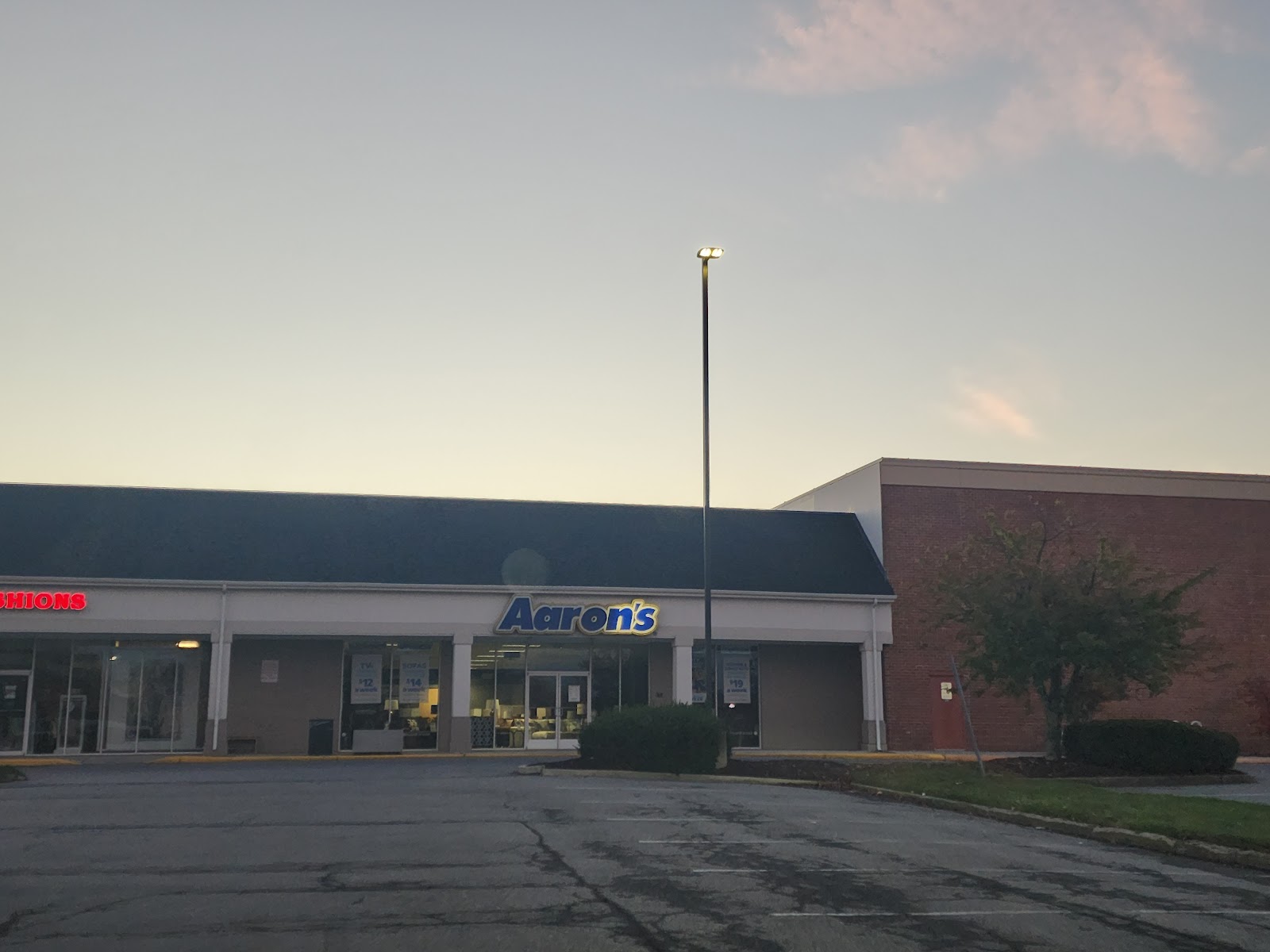 Aaron's - Photo 1
