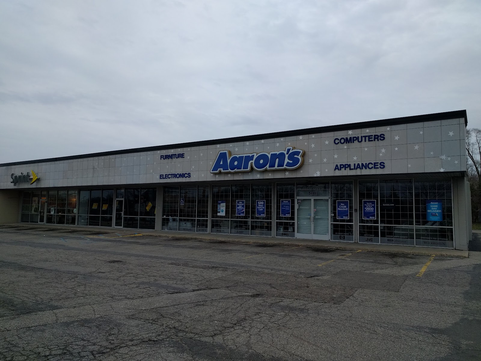 Aaron's - Photo 5