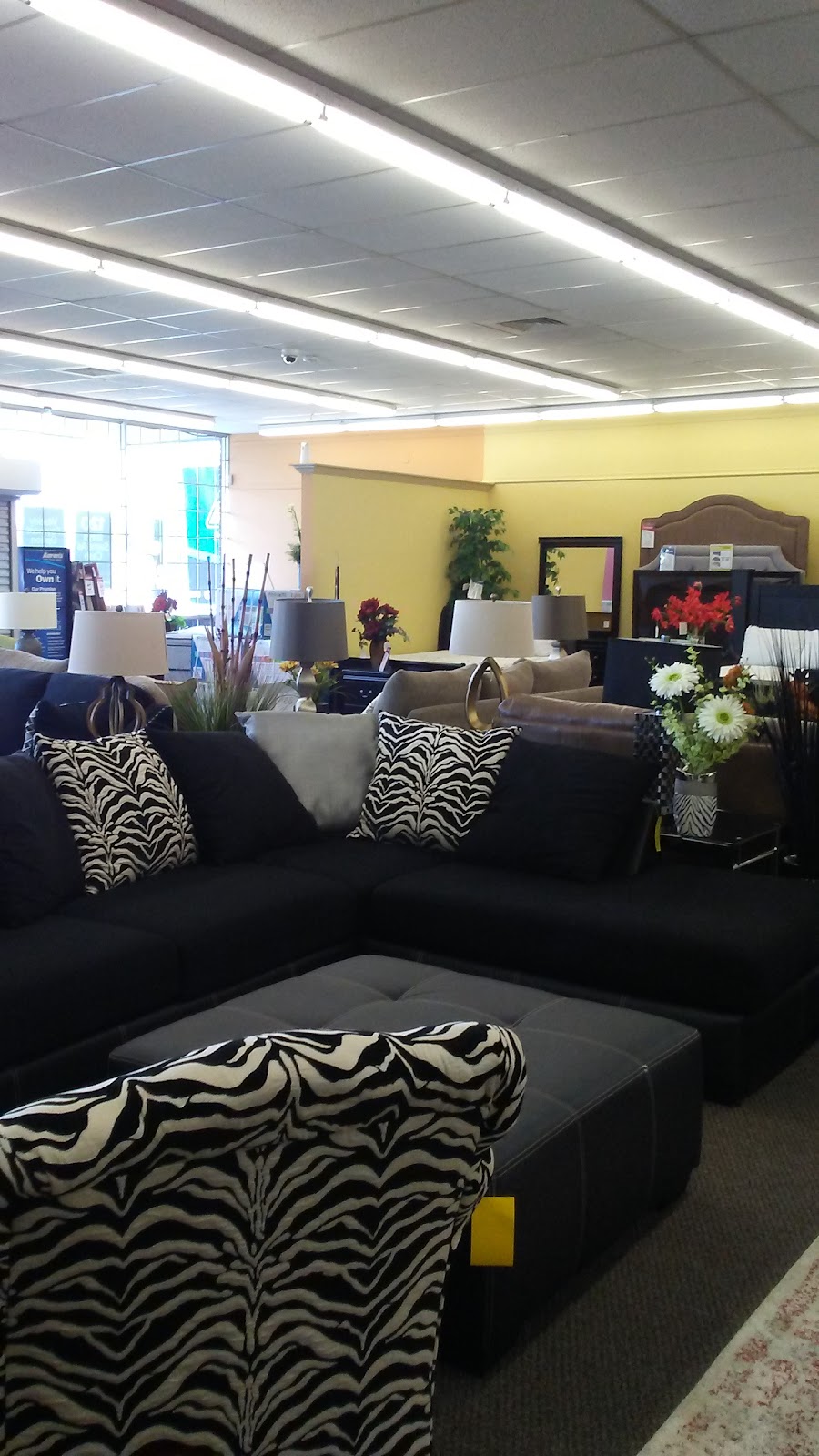 Aaron's - Photo 4