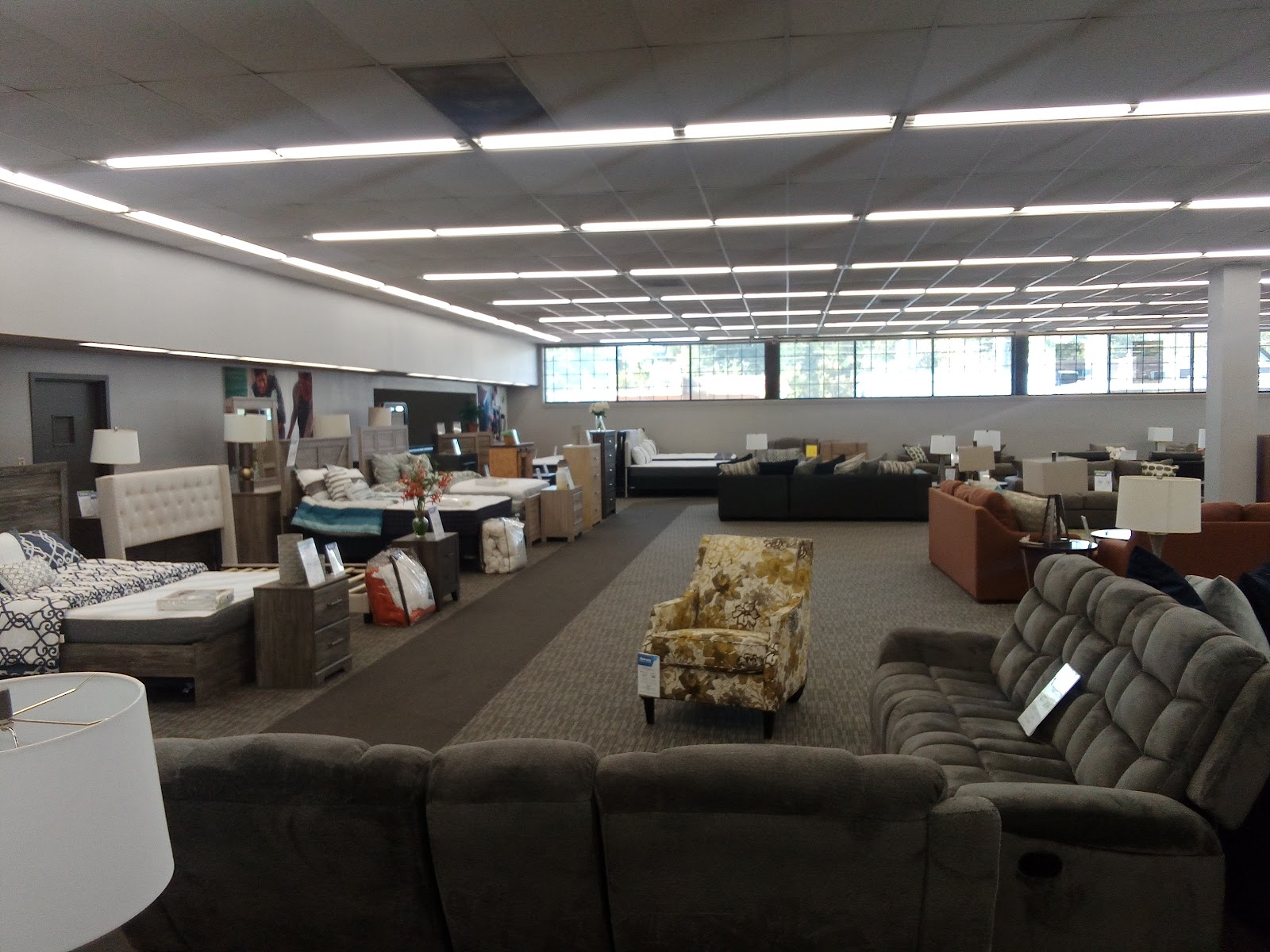Aaron's - Photo 4