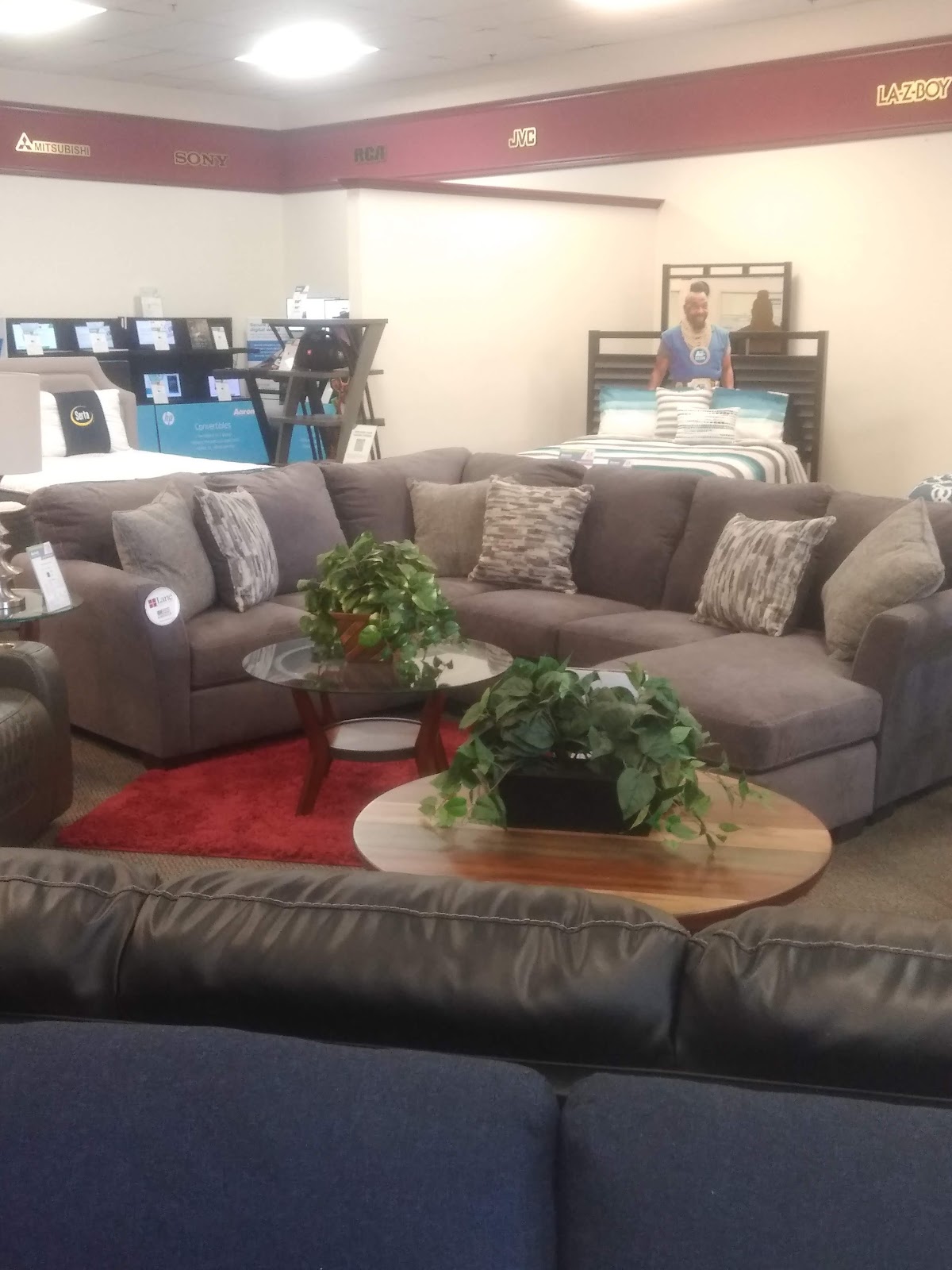 Aaron's - Photo 3