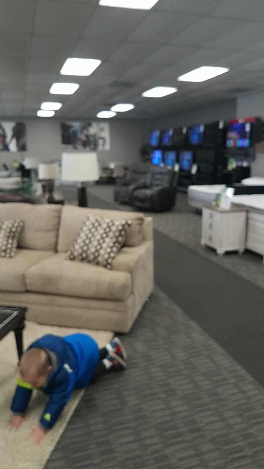 Aaron's - Photo 3