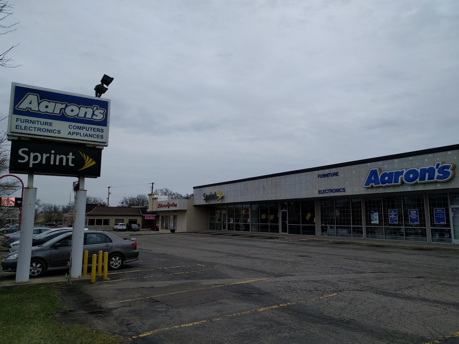Aaron's - Photo 1