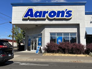 Aaron's - Photo 4