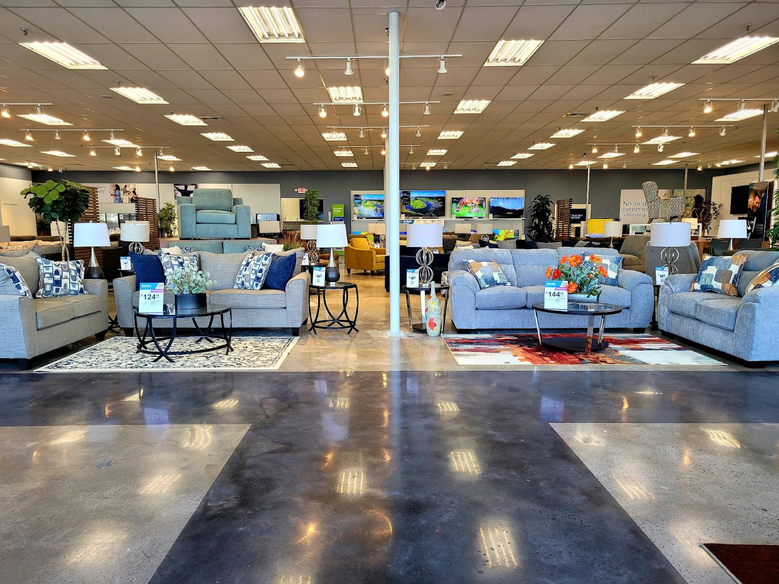 Aaron's - Photo 5