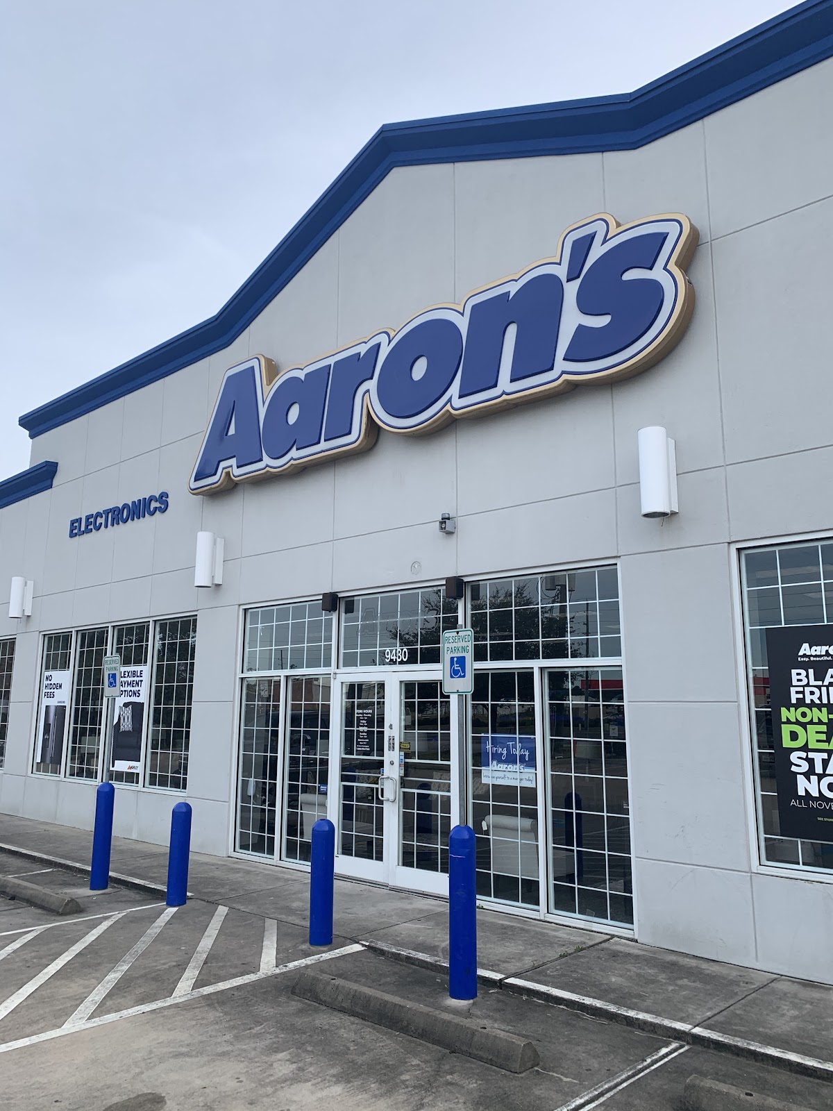 Aaron's - Photo 1
