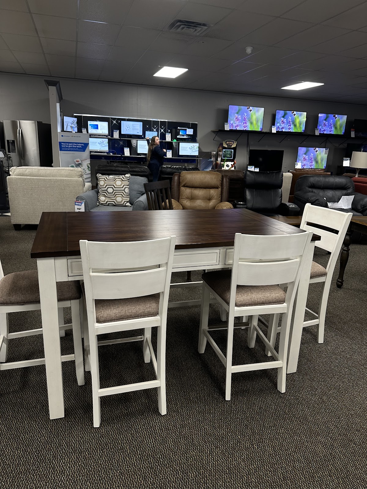 Aaron's - Photo 3
