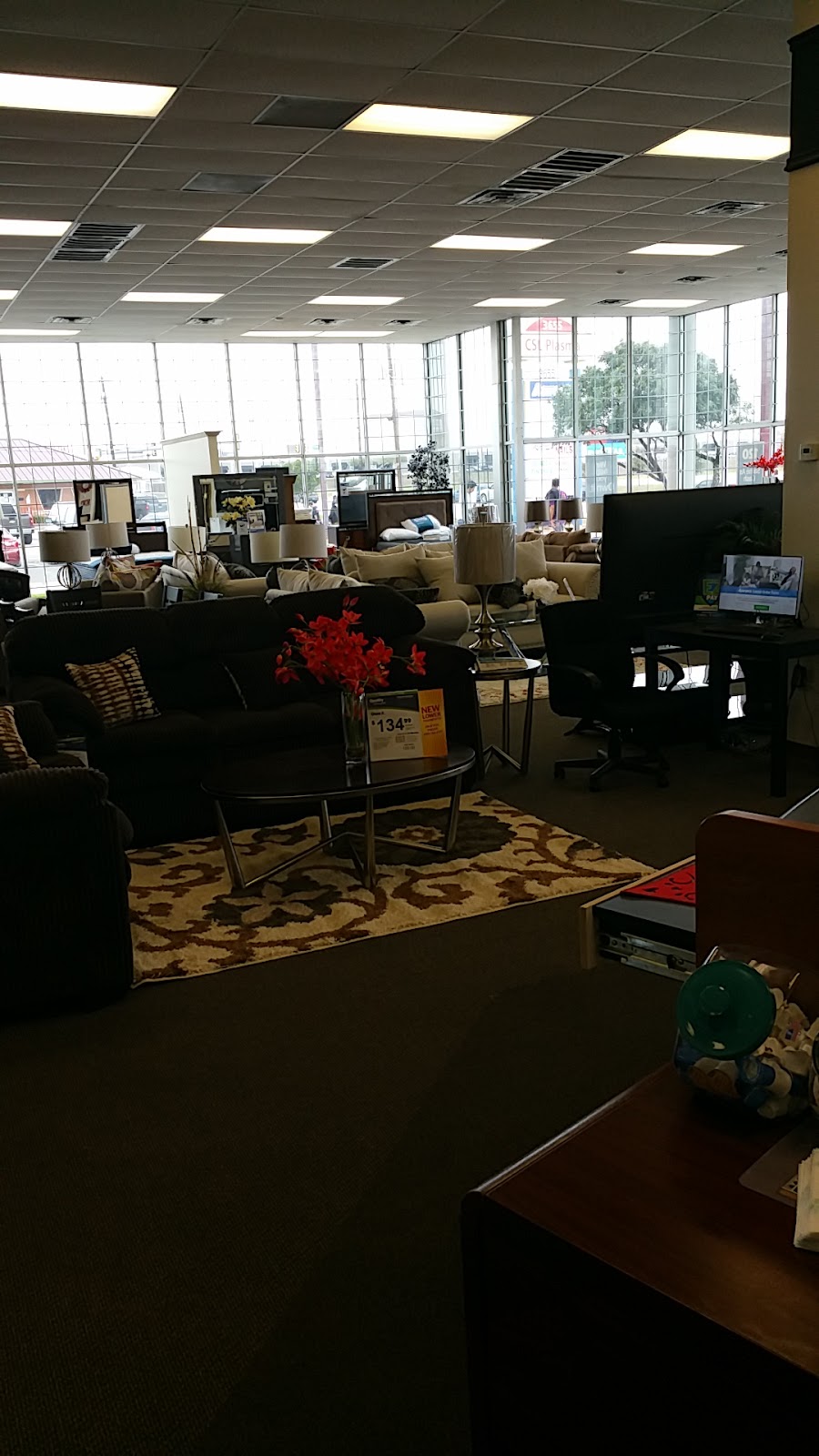 Aaron's - Photo 5