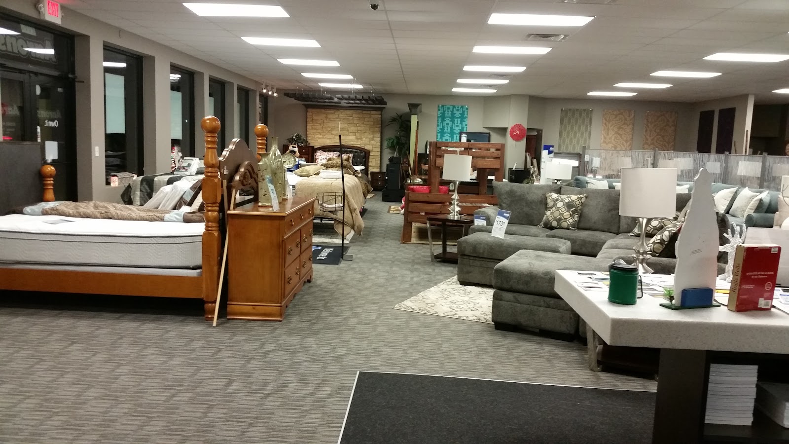 Aaron's - Photo 4