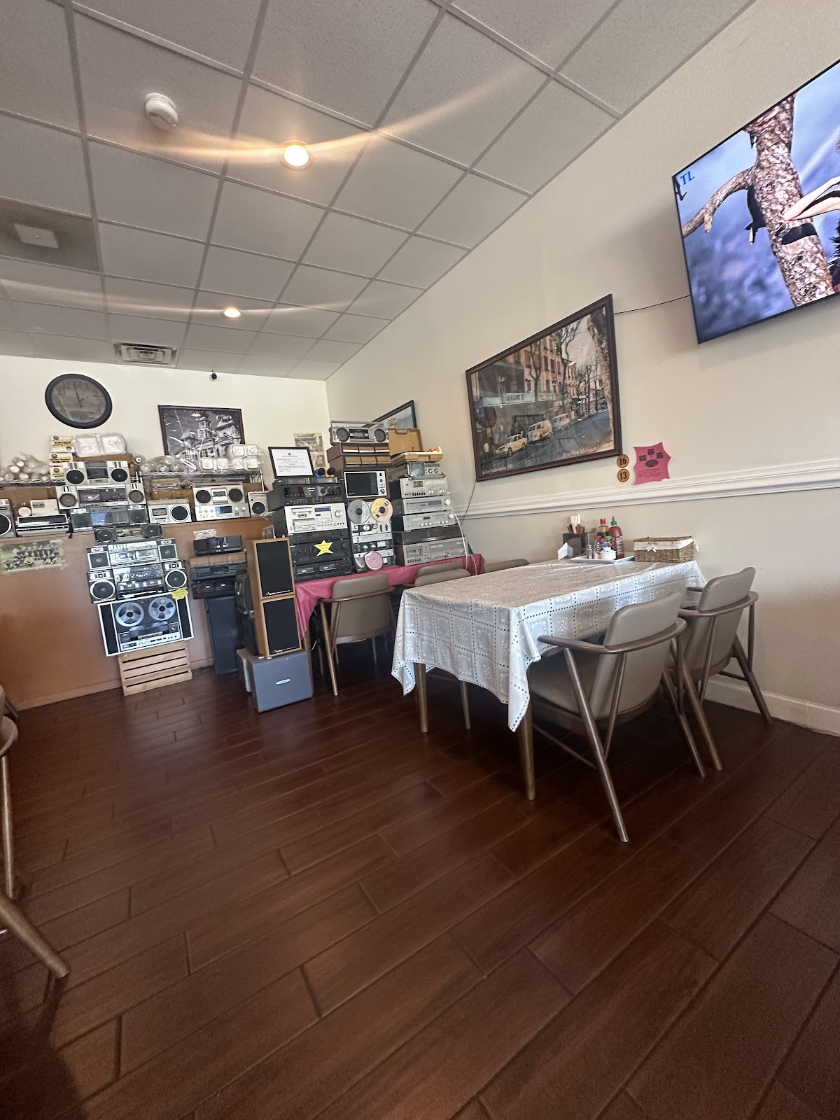 Aaron's - Photo 3