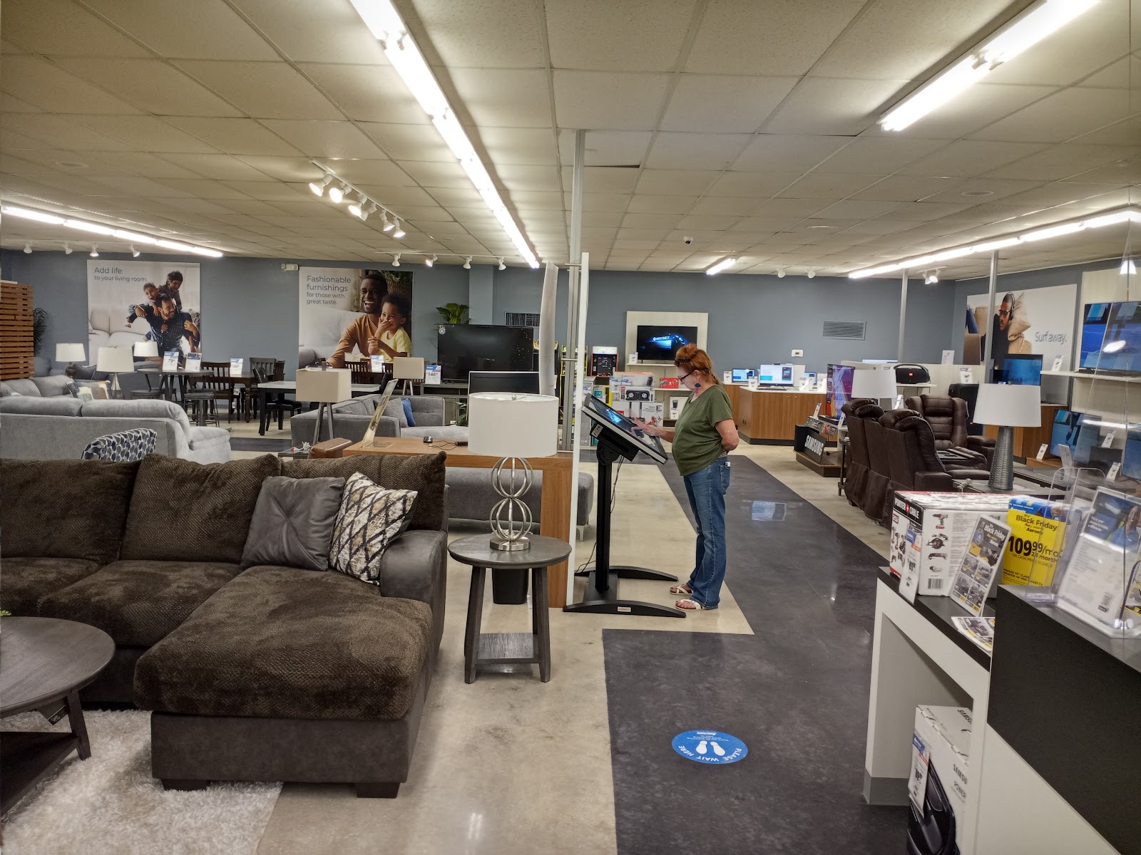 Aaron's - Photo 5