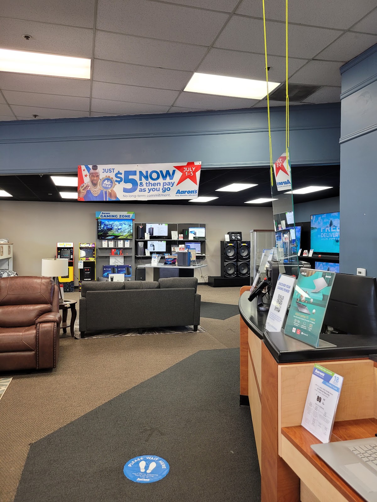 Aaron's - Photo 5