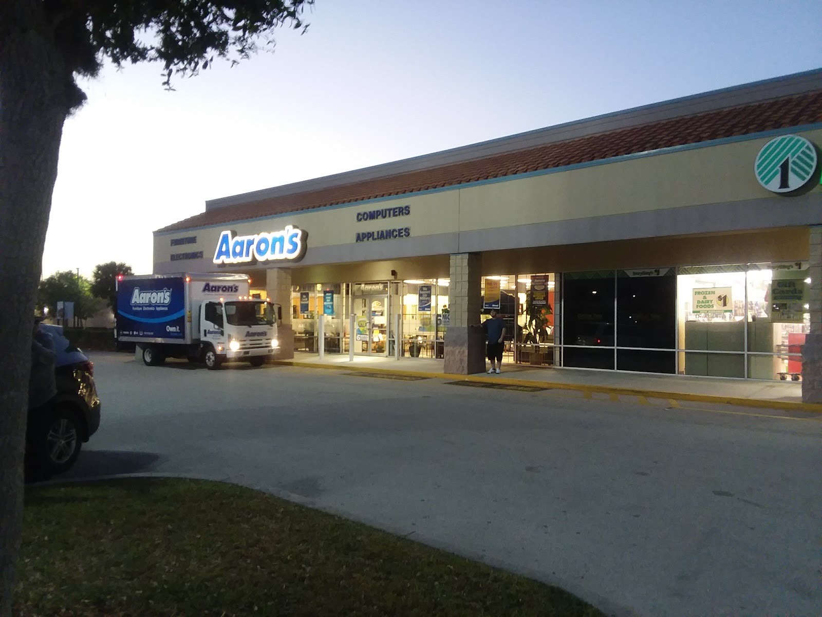 Aaron's - Photo 5