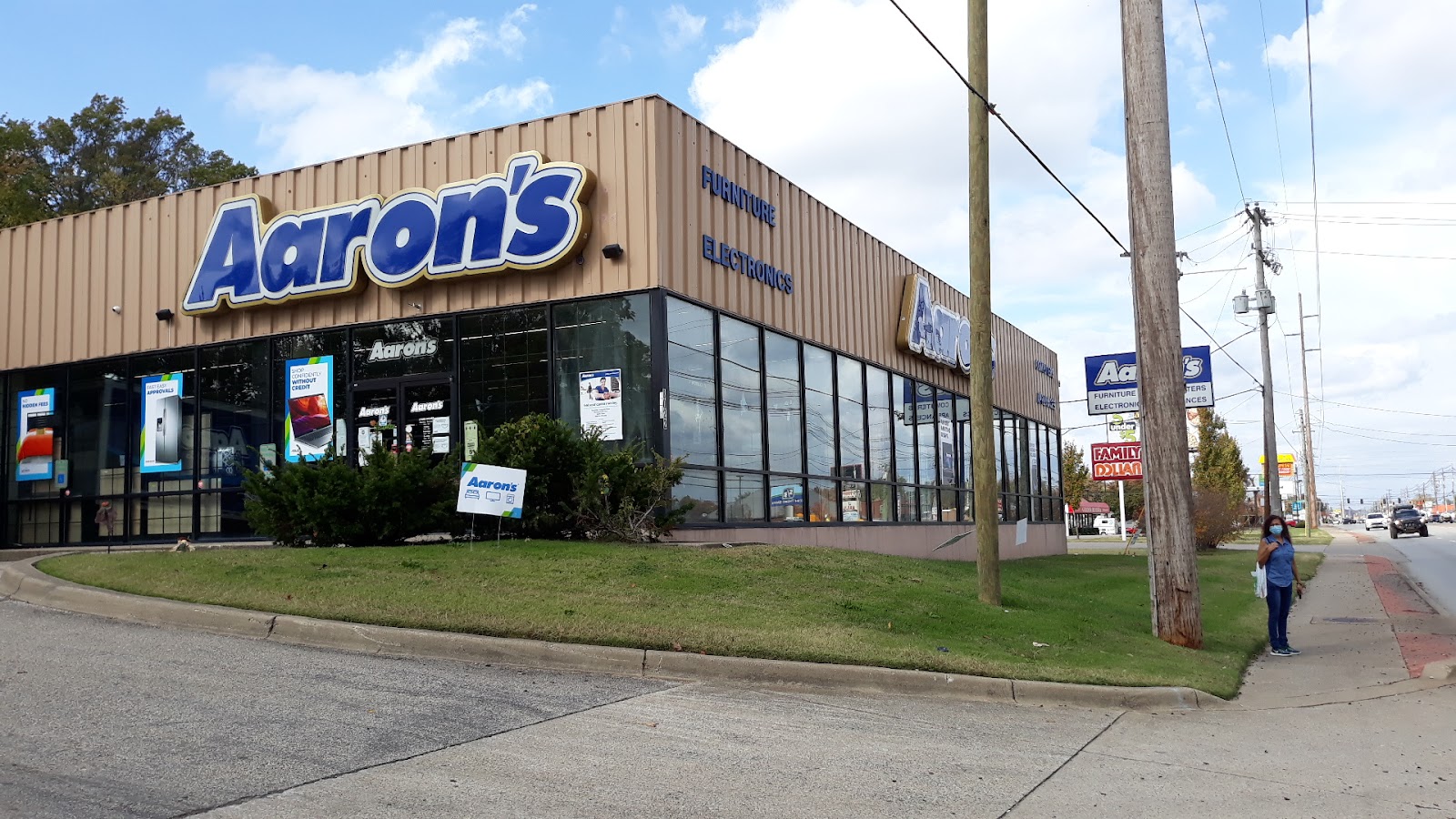 Aaron's - Photo 1