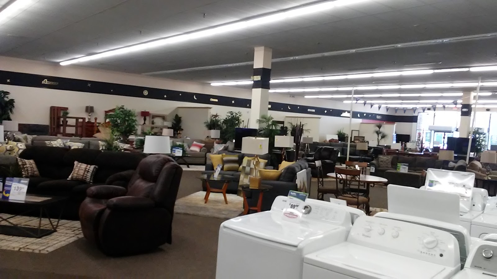 Aaron's - Photo 3