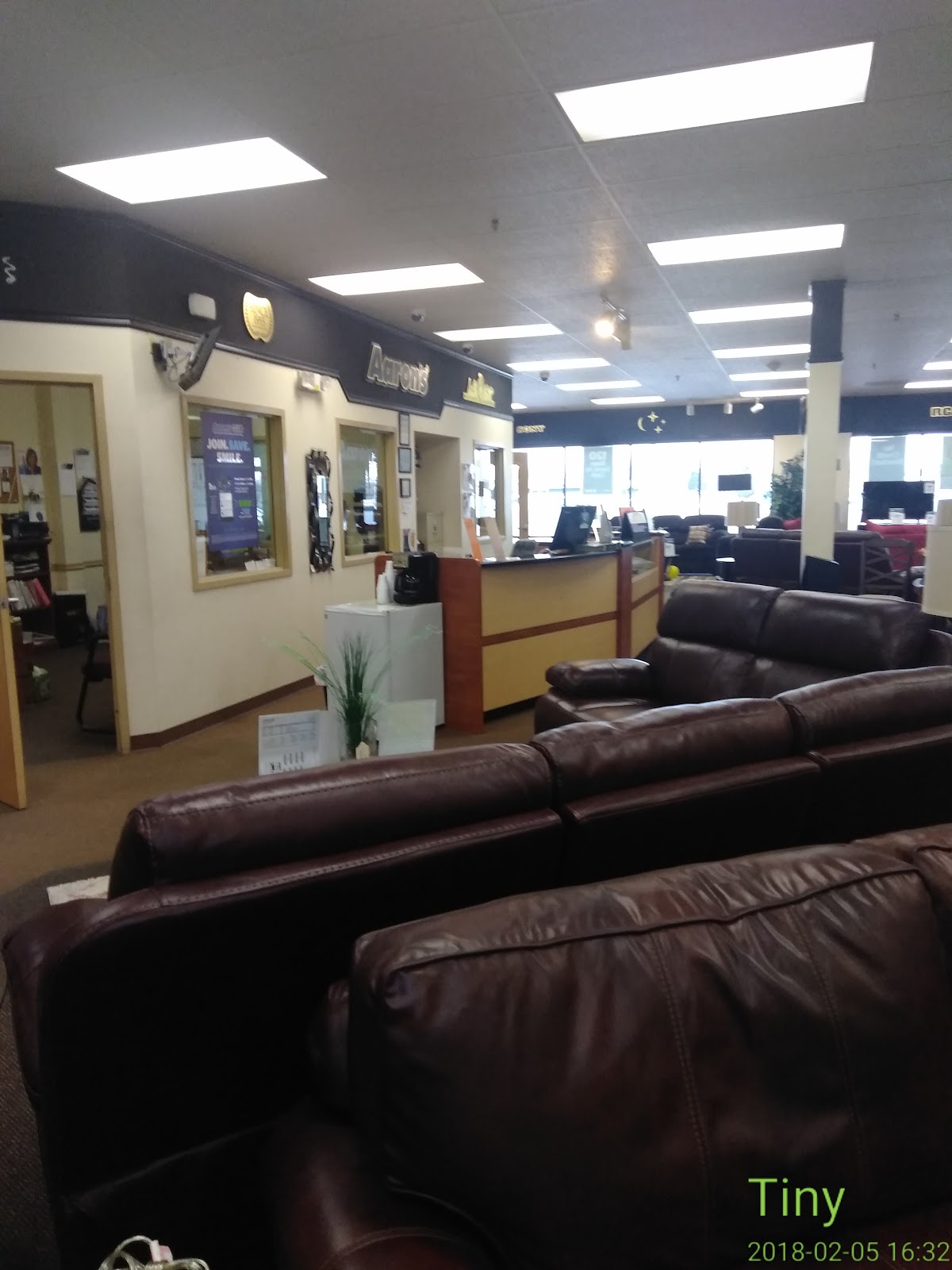 Aaron's - Photo 4