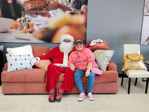 Aaron's - Photo 6
