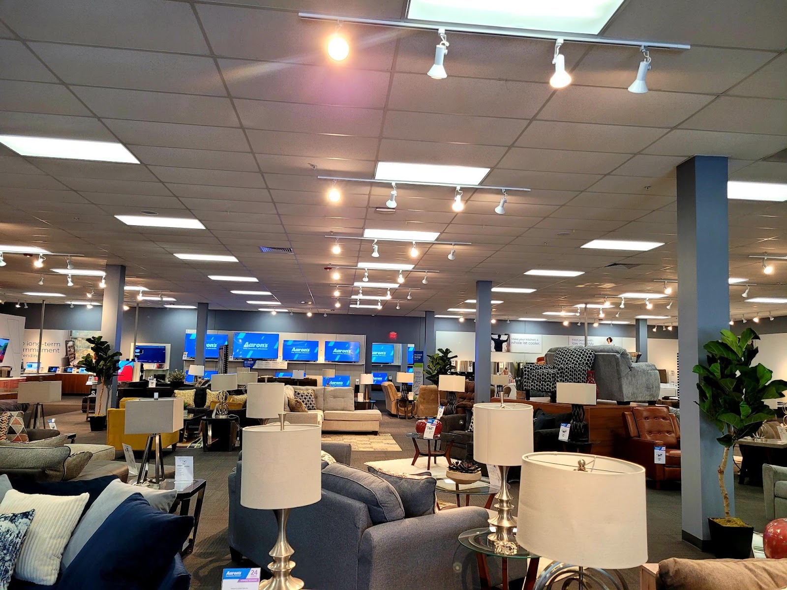 Aaron's - Photo 3