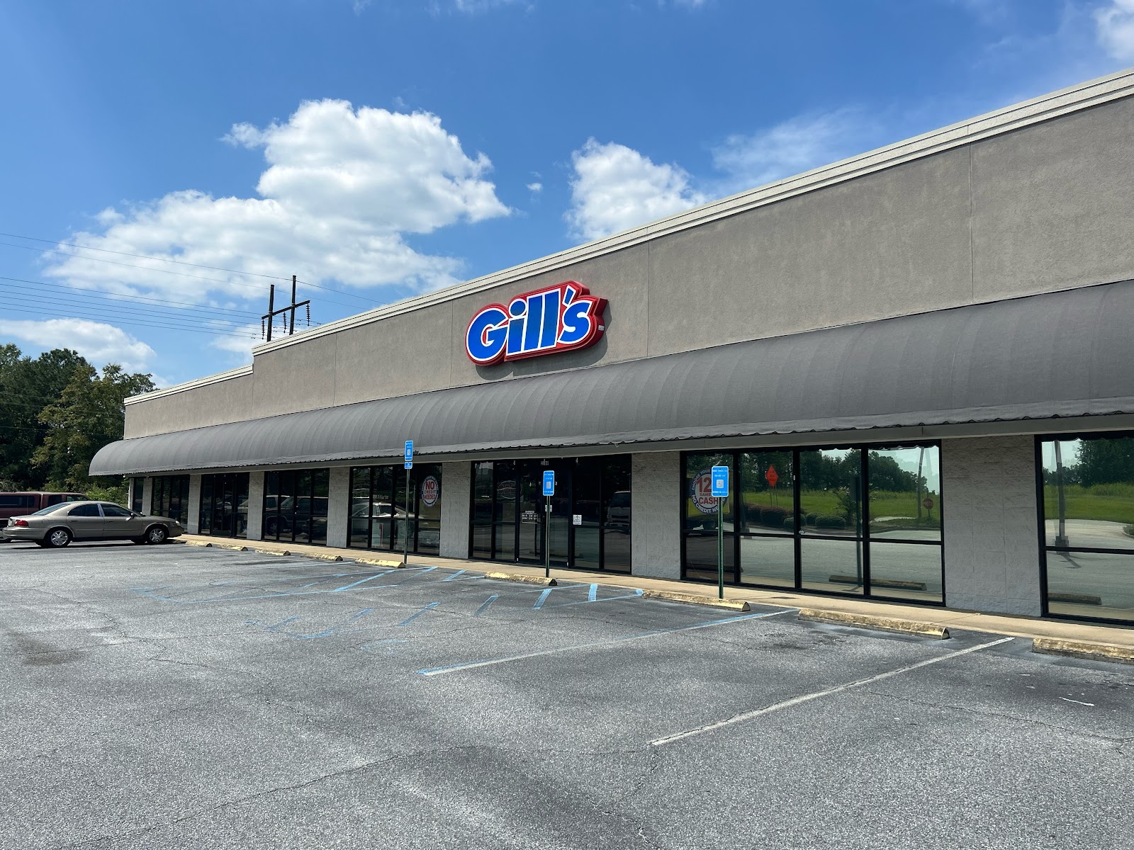 Gill's - Photo 4