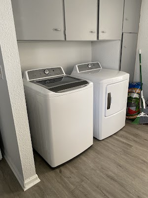 Bargain Center LLC - Photo 6