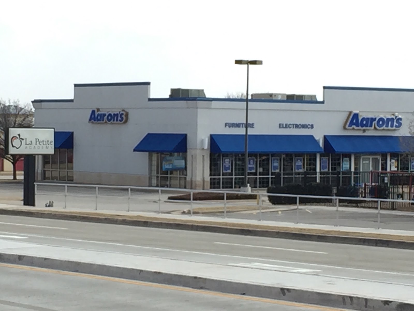 Aaron's - Photo 4
