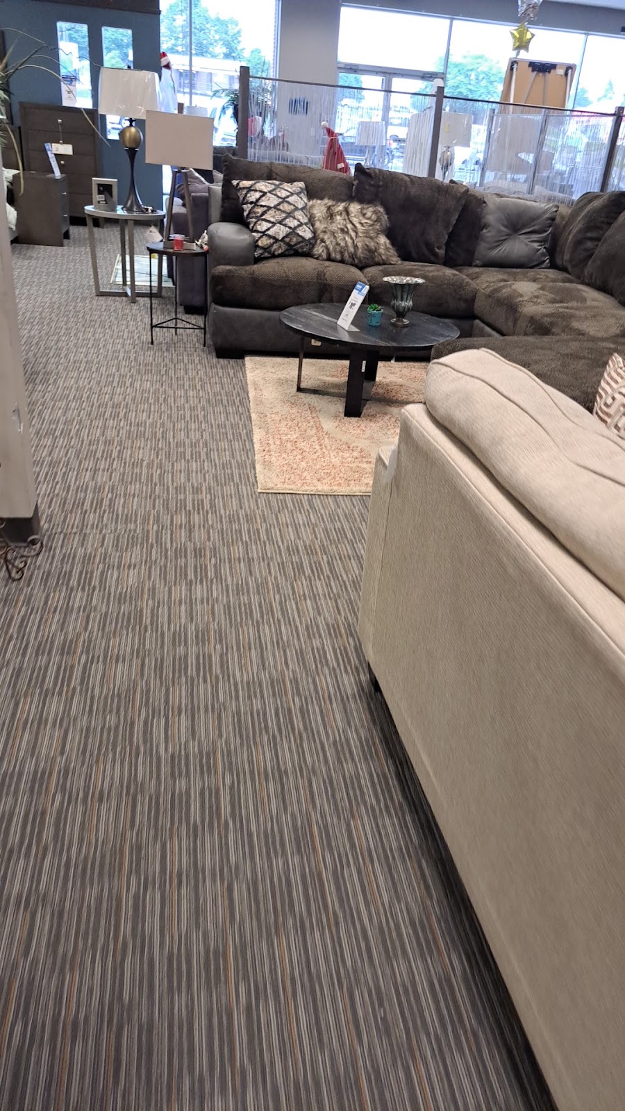 Aaron's - Photo 5