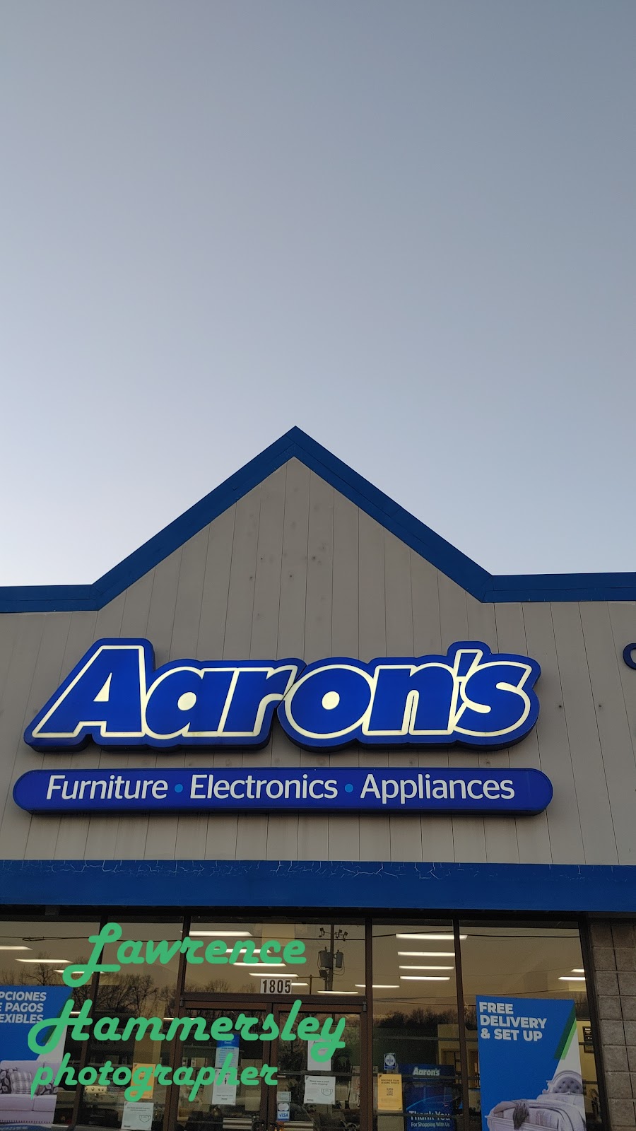 Aaron's - Photo 1
