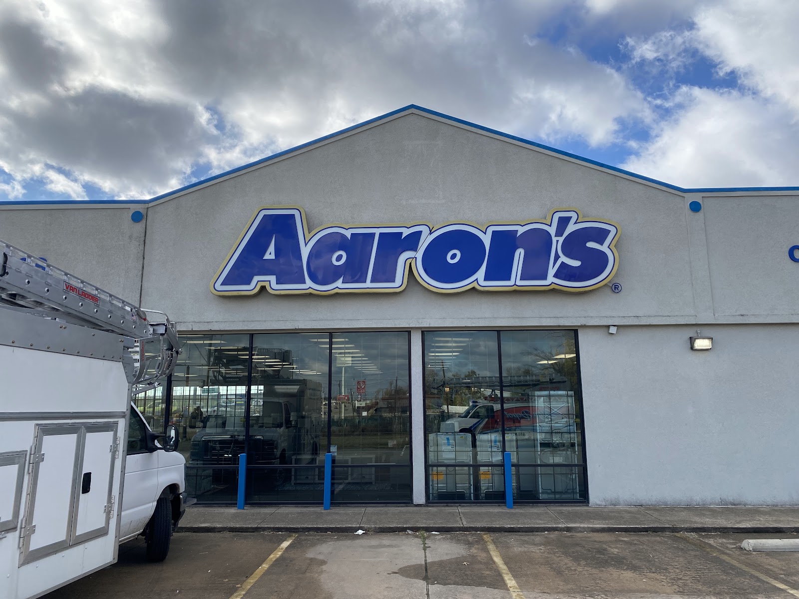 Aaron's - Photo 1