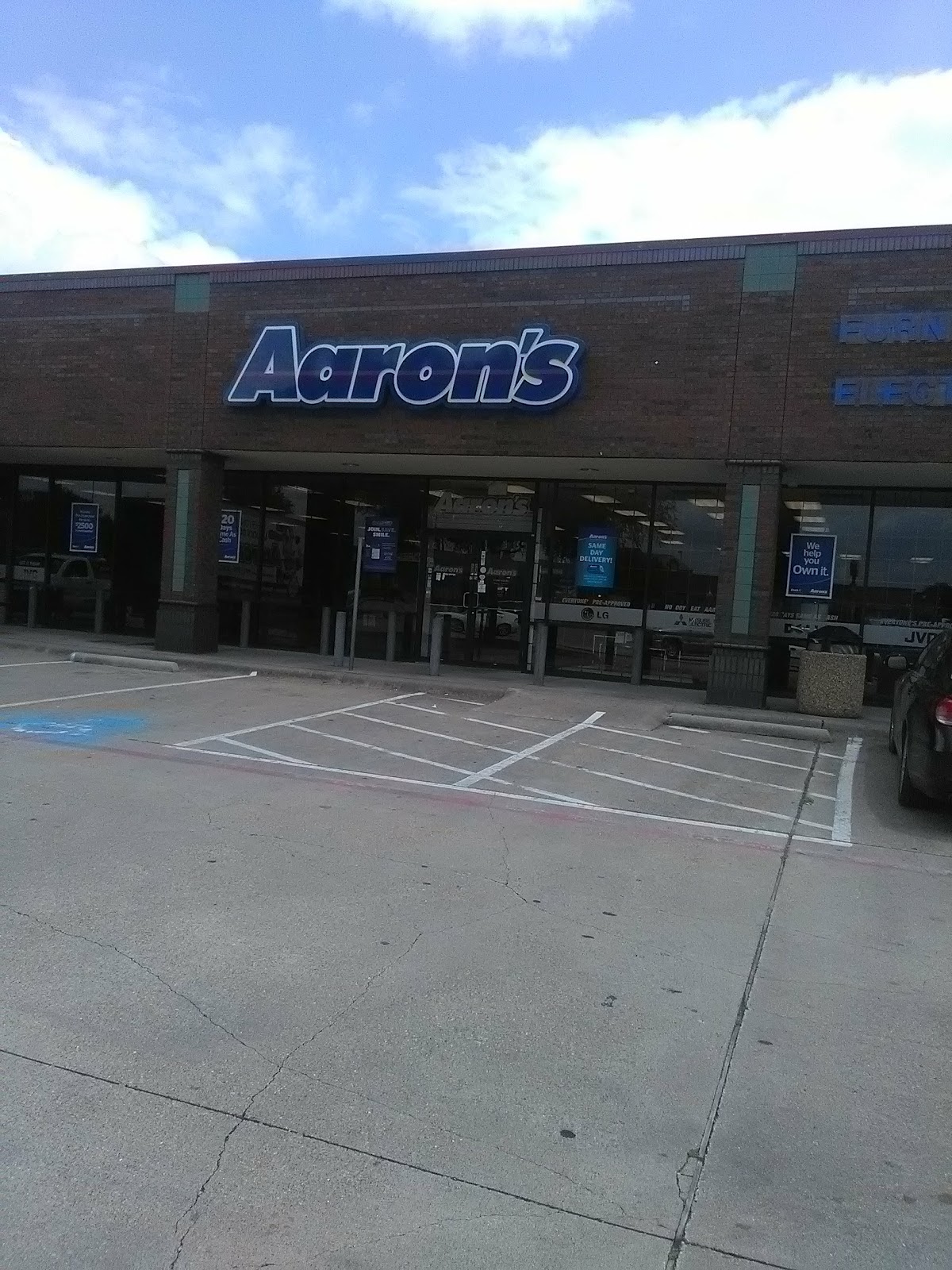 Aaron's - Photo 1