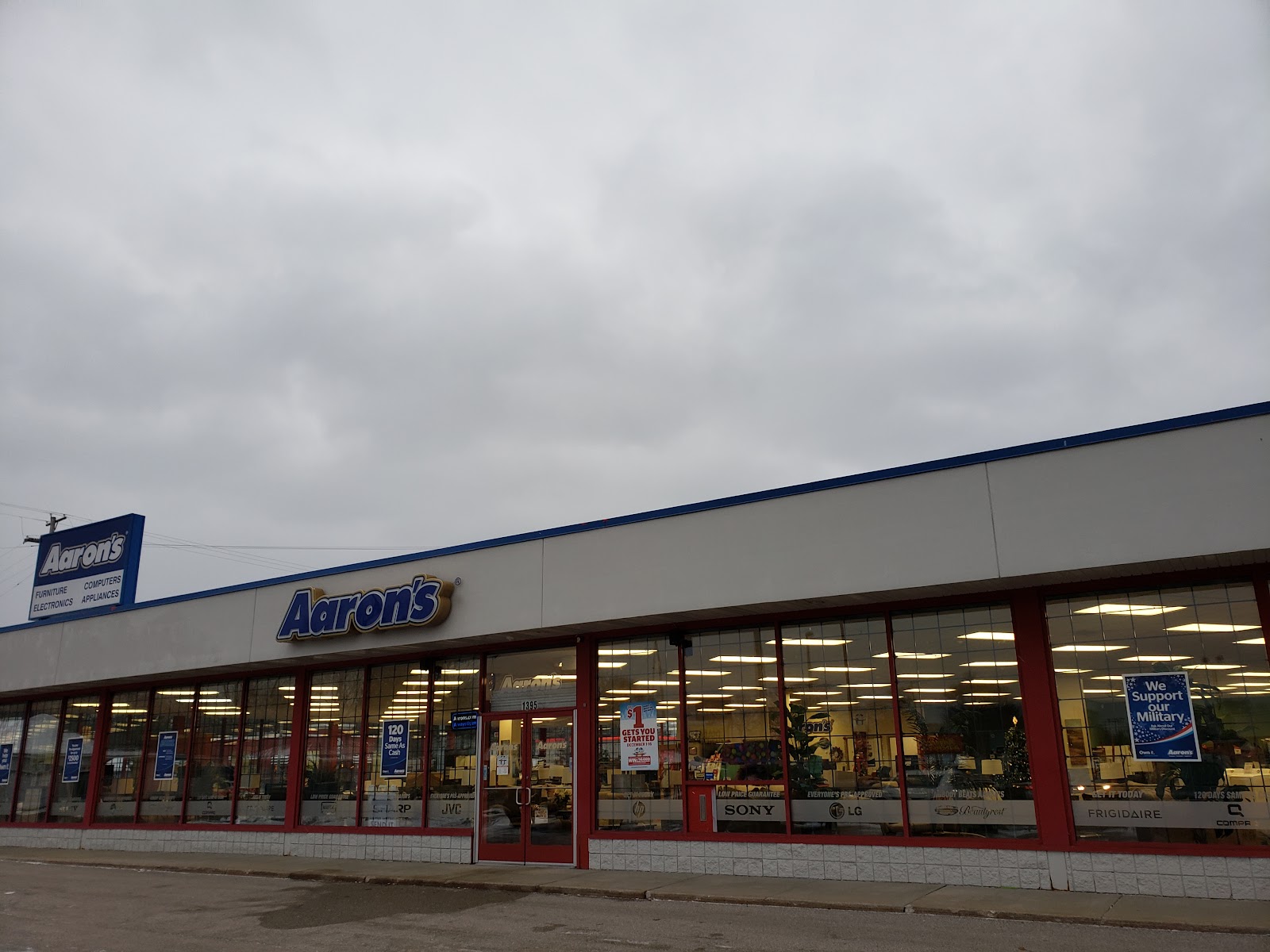 Aaron's - Photo 1