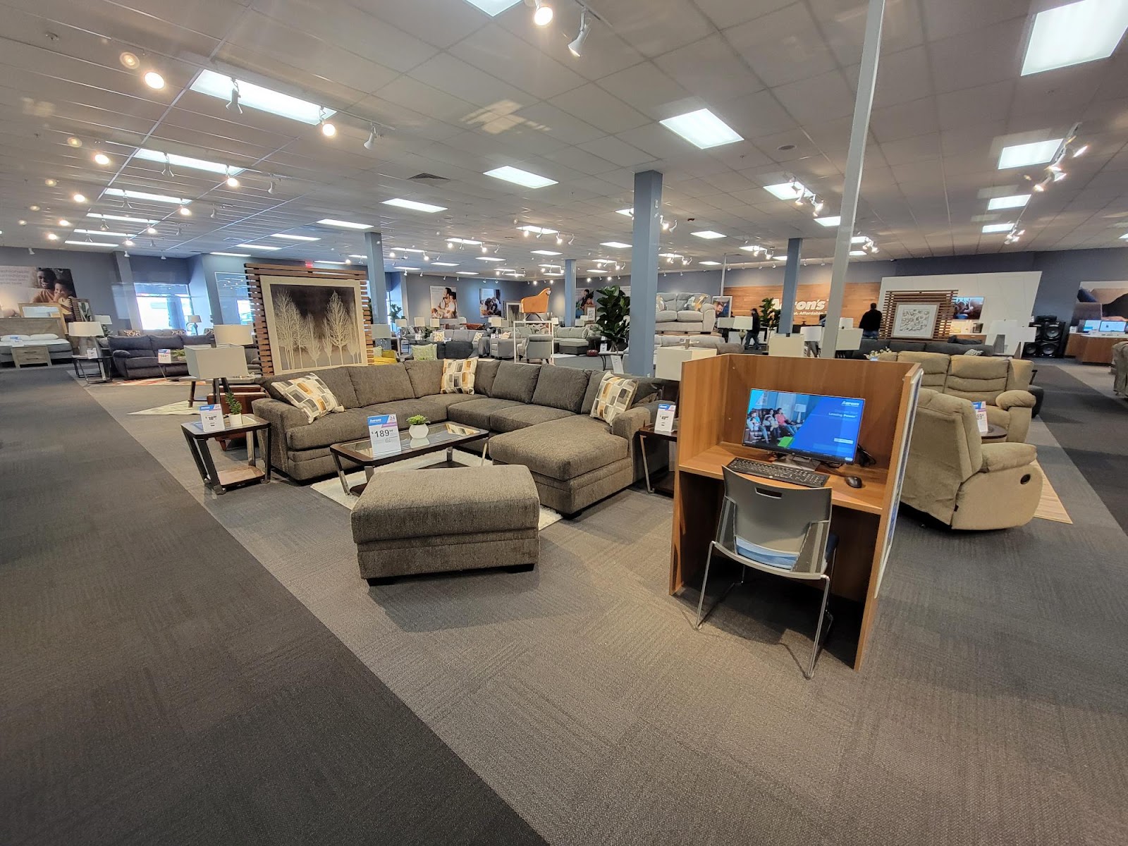 Aaron's - Photo 5
