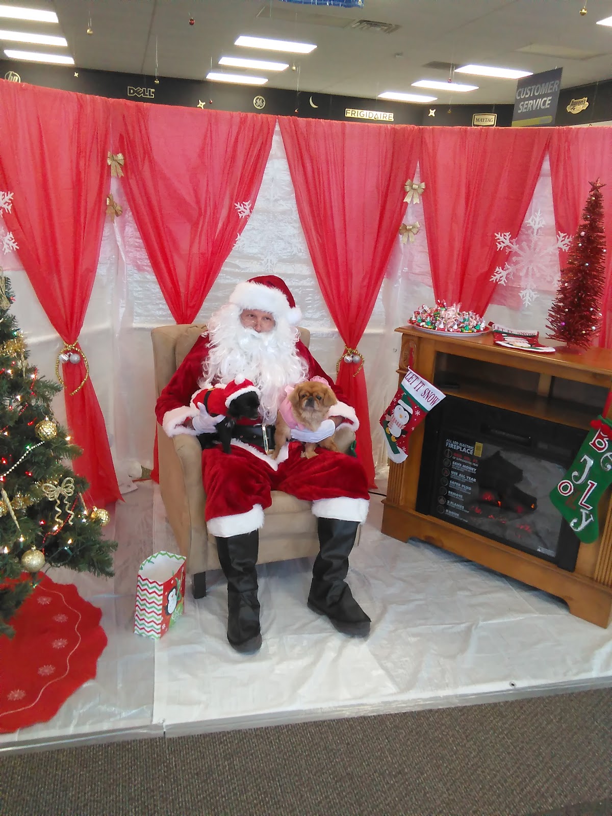 Aaron's - Photo 4