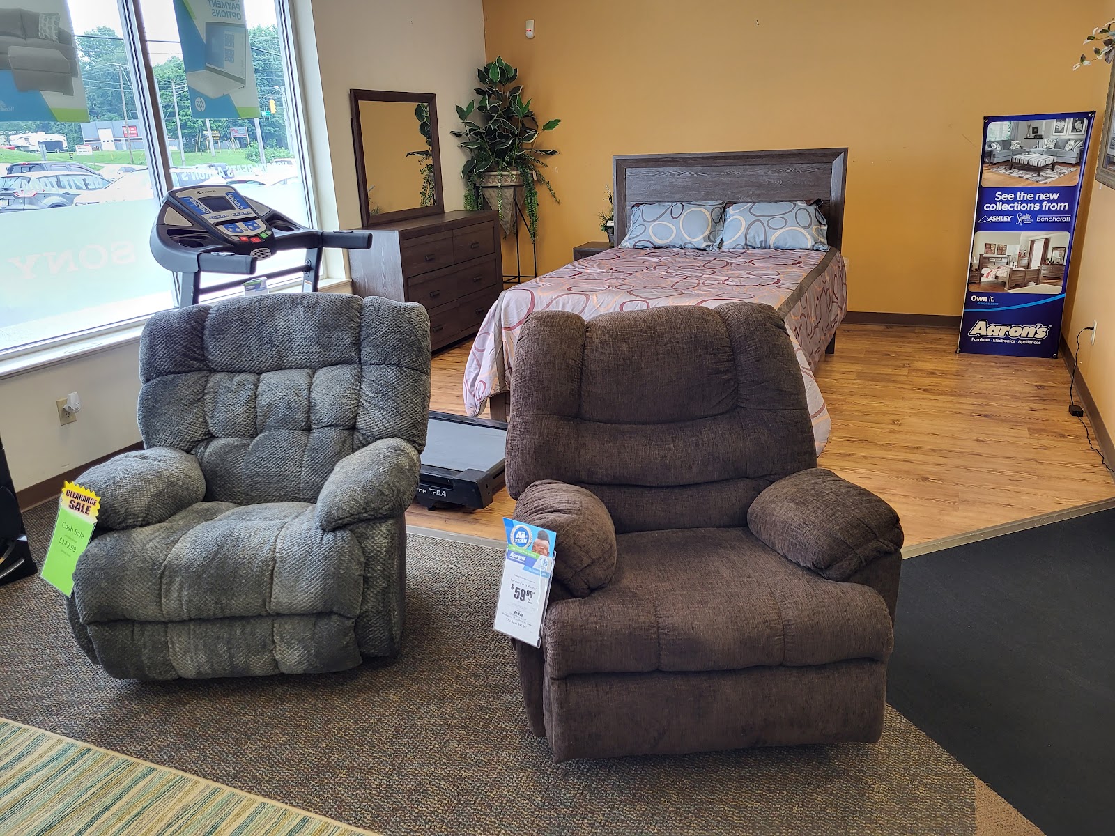 Aaron's - Photo 3