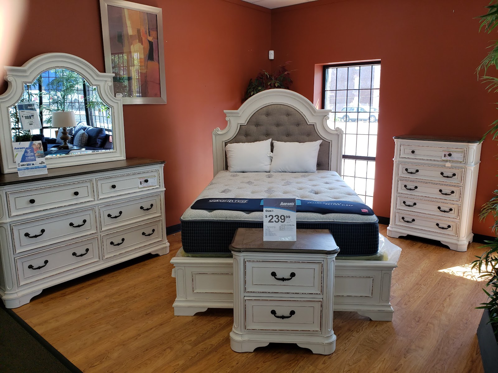 Aaron's - Photo 2