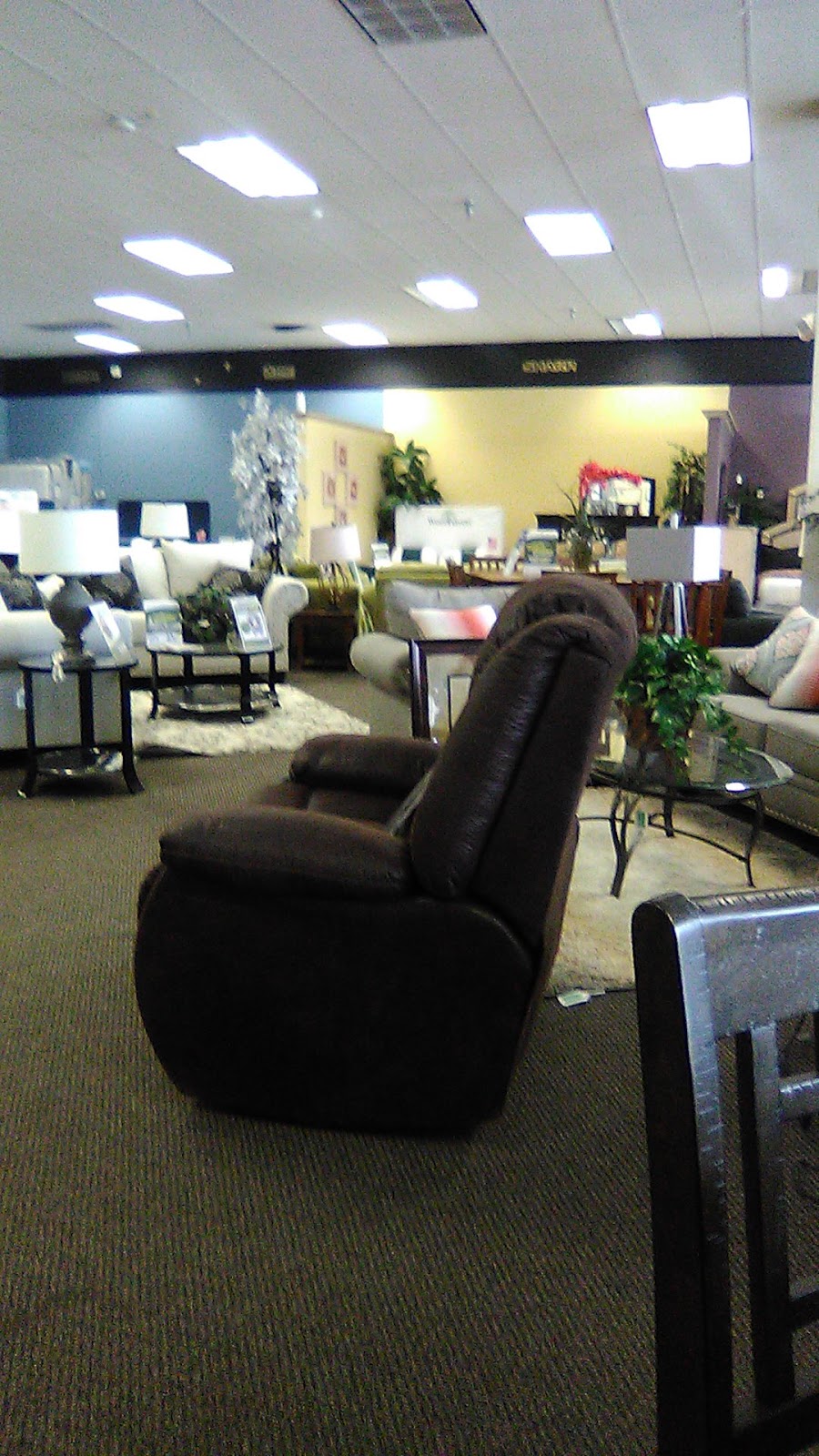 Aaron's - Photo 4