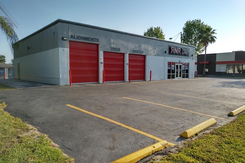 Inside RNR Tire Express