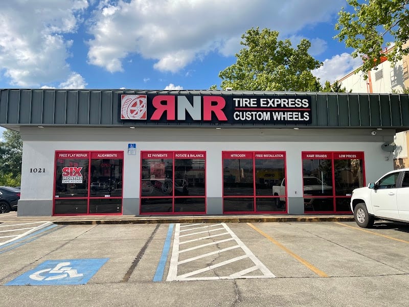 Inside RNR Tire Express