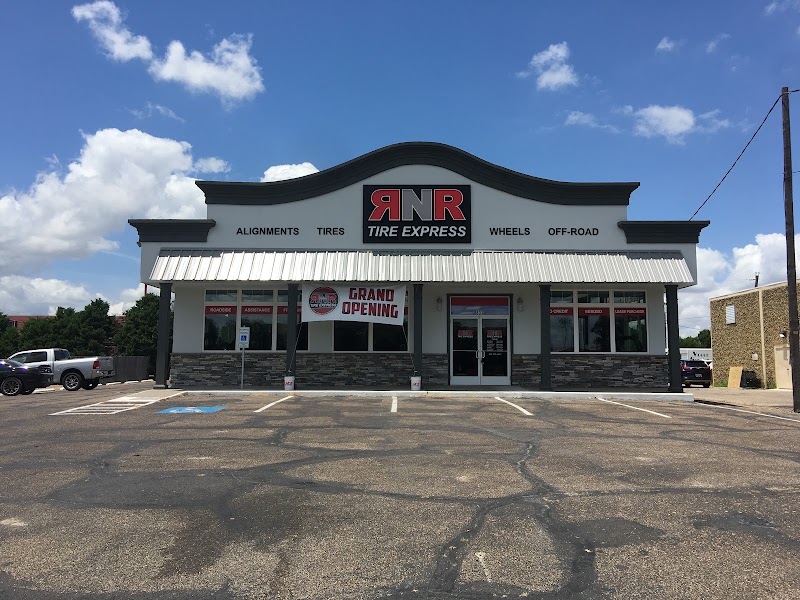 Inside RNR Tire Express