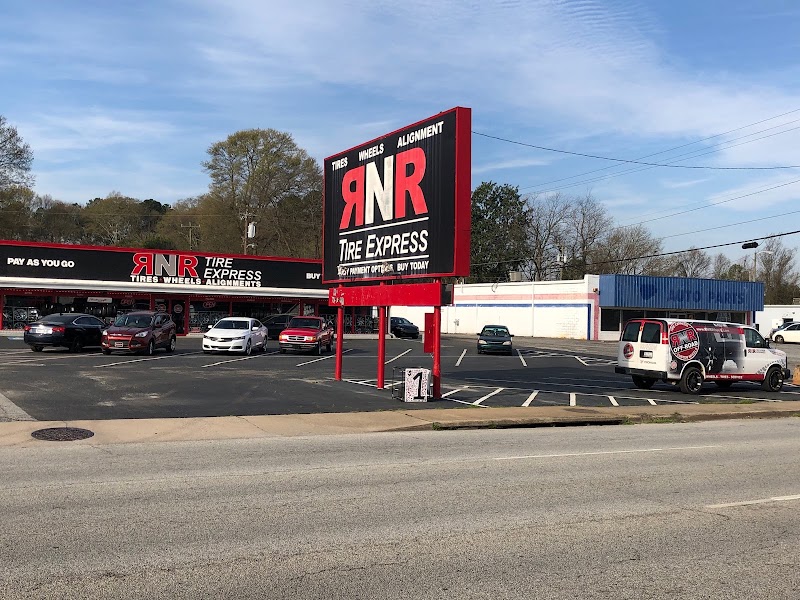 Inside RNR Tire Express